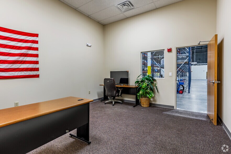 More Photos Of 2511 Corporate Way, Palmetto Light Distribution For Lease