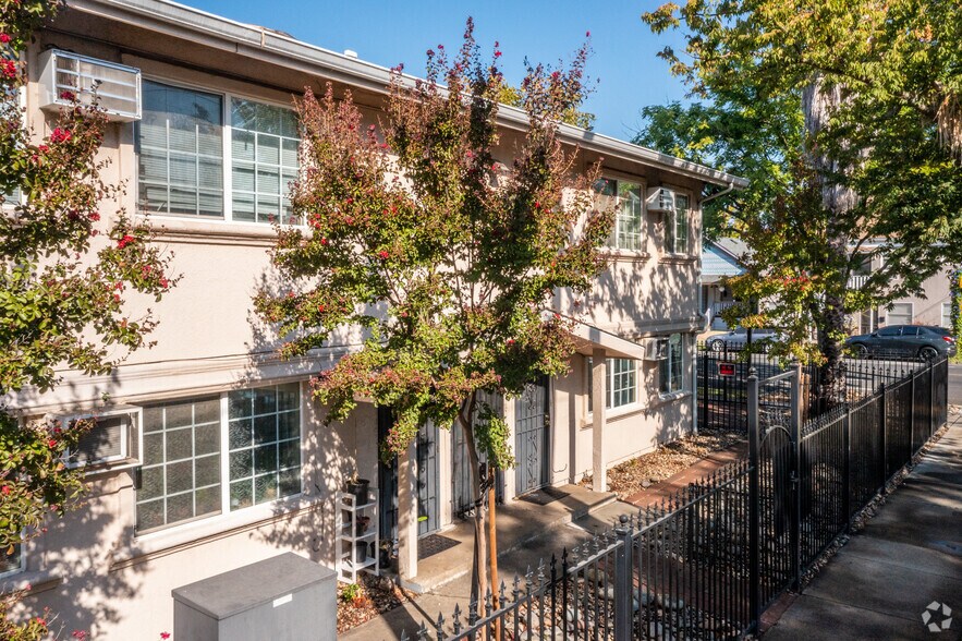 Primary Photo Of 2700 32nd St, Sacramento Multifamily For Sale