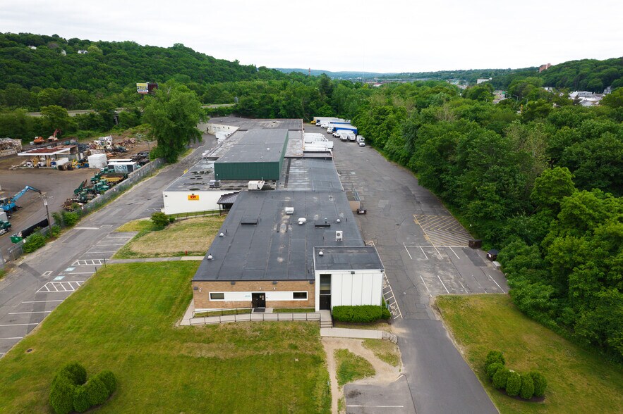 More Photos Of 237 E Aurora St, Waterbury Manufacturing For Lease