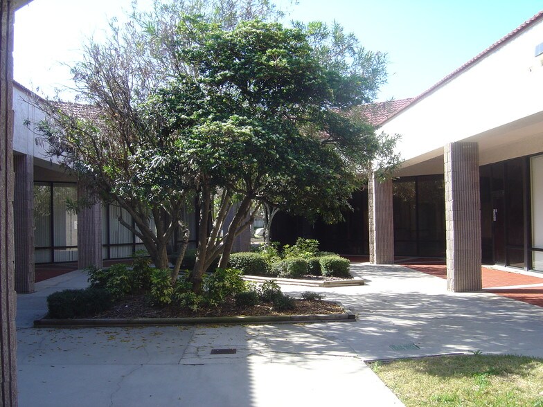 More Photos Of 6463-6501 102nd Ave, Pinellas Park Storefront For Lease