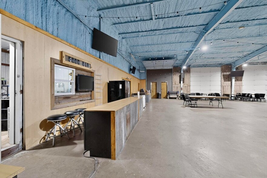 More Photos Of 700 E Main St, Richland Warehouse For Sale