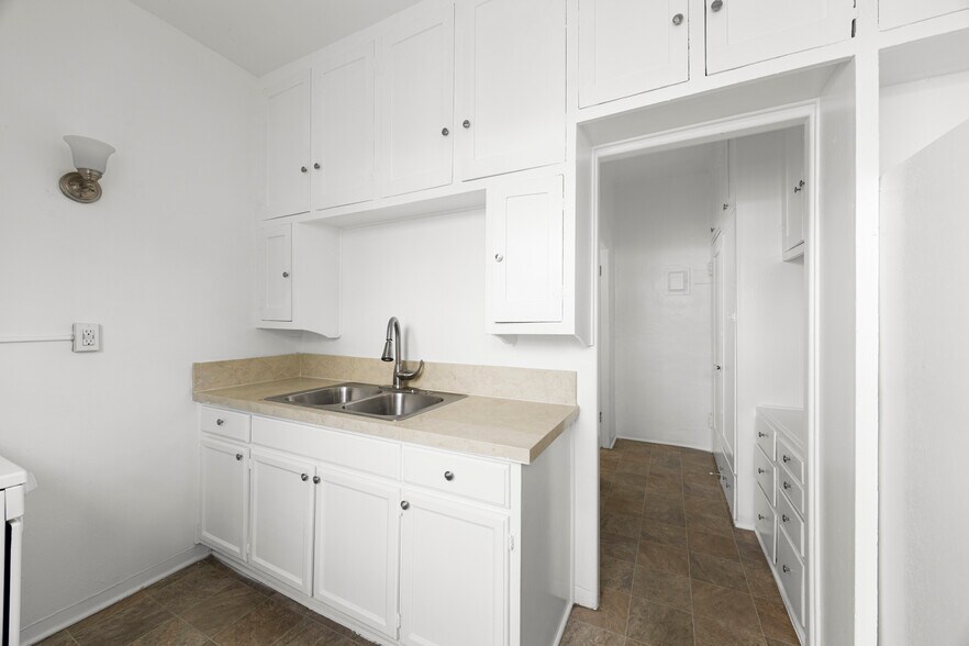 More Photos Of 2335 Miramar St, Los Angeles Apartments For Sale