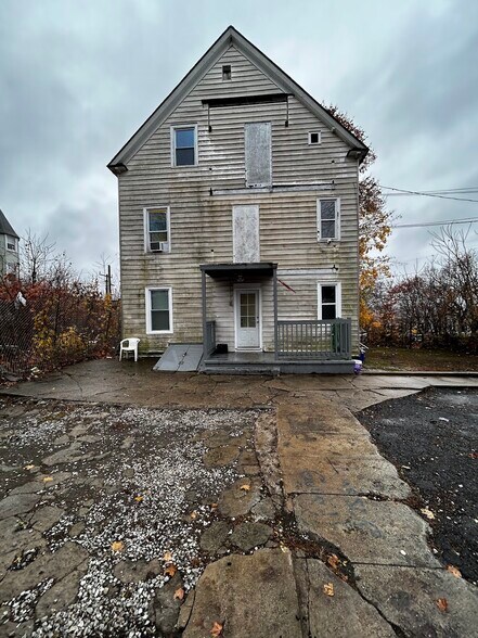 More Photos Of 64 Dikeman St, Waterbury Apartments For Sale
