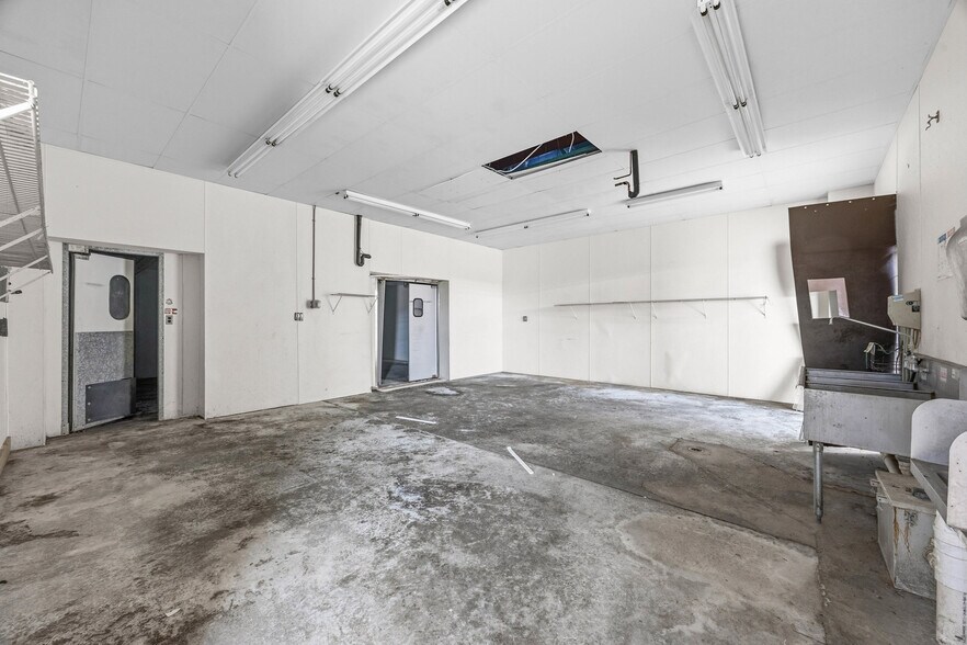 More Photos Of 3 Geddes Street Ext, Holley Supermarket For Sale
