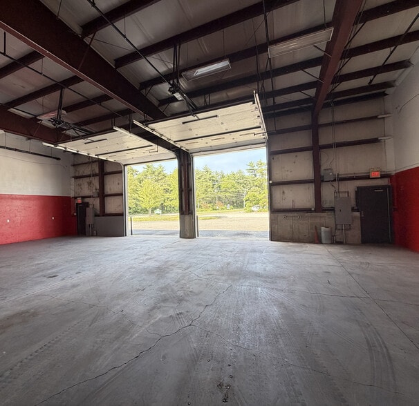 More Photos Of 198 S Meadow Rd, Plymouth Flex For Lease