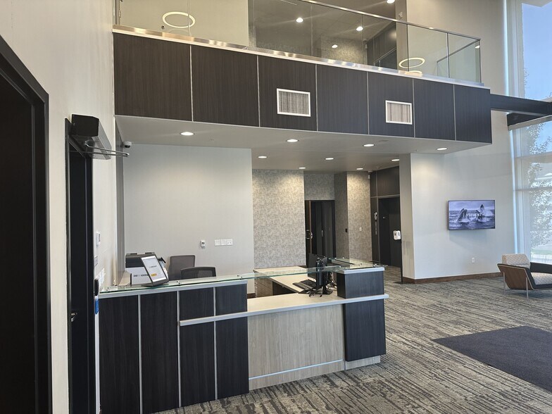 More Photos Of 2700 S Lorraine Pl, Sioux Falls Office For Lease