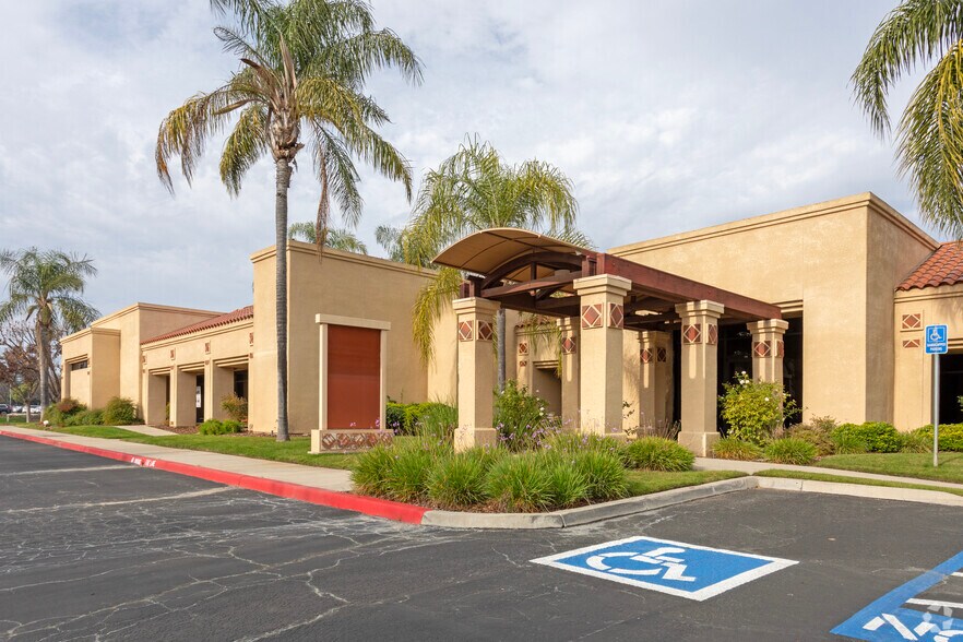 Primary Photo Of 1351 E Spruce Ave, Fresno Medical For Lease