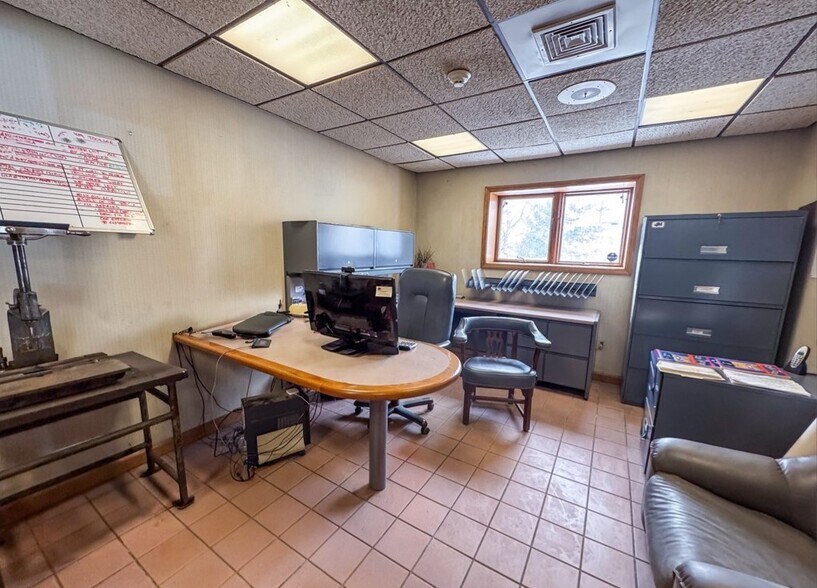 More Photos Of 4000 Technology Park Blvd, Auburn Warehouse For Lease