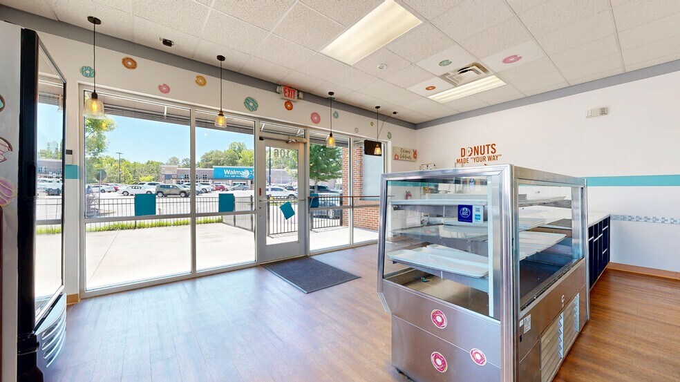 More Photos Of 400 Dobys Bridge Rd, Fort Mill Storefront Retail Office For Lease