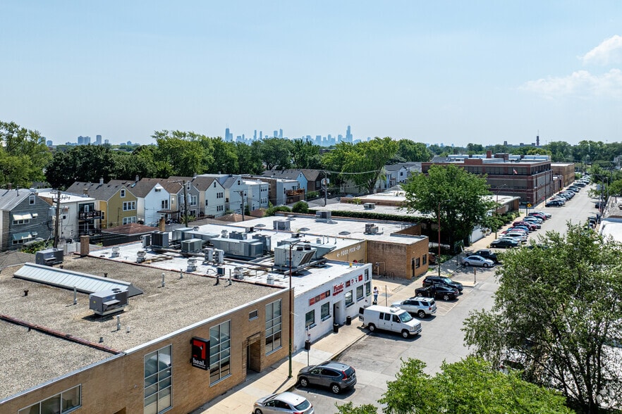 More Photos Of 4131-4133 N Rockwell St, Chicago Manufacturing For Lease