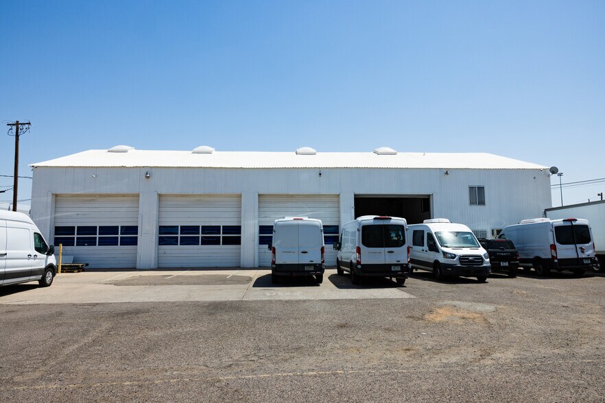 More Photos Of 811 E Jackson St, Phoenix Distribution For Sale