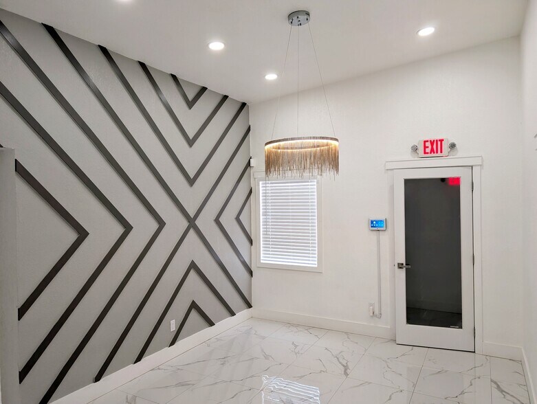 More Photos Of 1245 N Pine Hills Rd, Orlando Office Residential For Lease