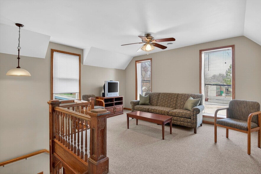 More Photos Of 175 2nd St, Belleville Office For Sale