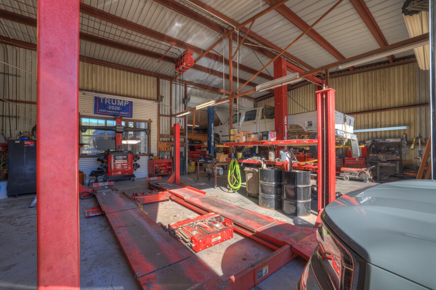 More Photos Of 8328 FM 2673, Canyon Lake Auto Repair For Sale