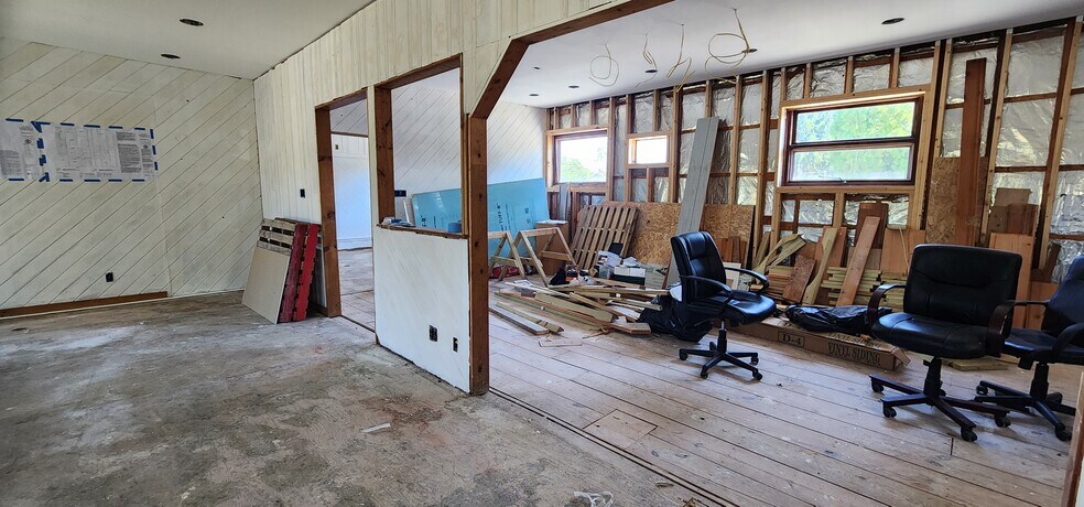 More Photos Of 82 Cold Spring Rd, Monticello Loft Creative Space For Sale