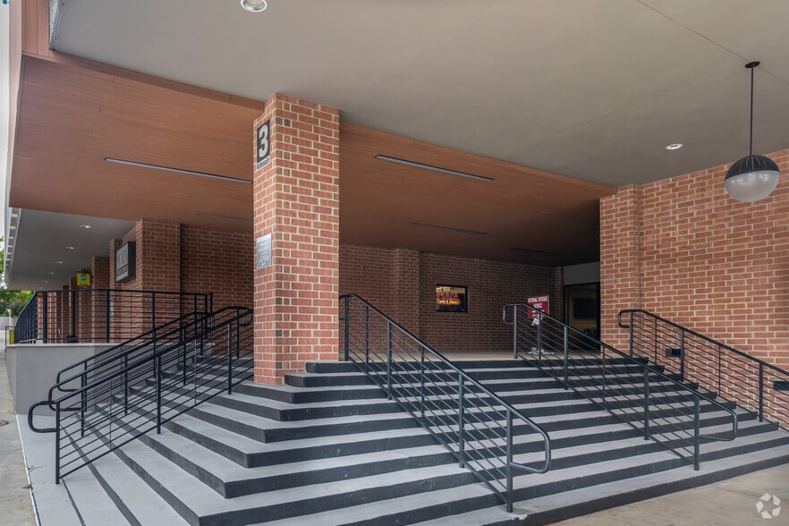 More Photos Of 3 W Broad St, Bethlehem Office For Lease