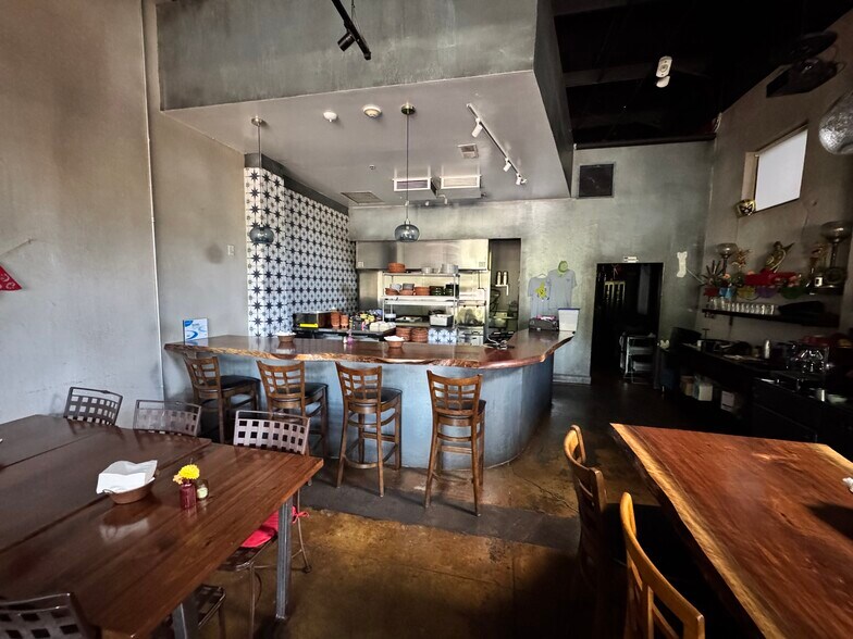 More Photos Of 900-910 W College Ave, Decatur Storefront For Lease