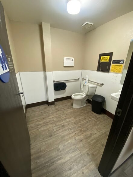 More Photos Of 2701 E Hammer Ln, Stockton Medical For Lease