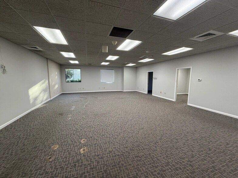 More Photos Of 7565-7575 Commerce Ct, Sarasota Flex For Sale