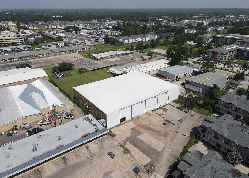 More Photos Of 10910 Katy Fwy, Houston Distribution For Sale