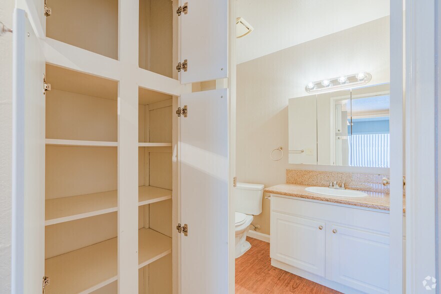 More Photos Of 6290 Fennwood Ct, Sacramento Apartments For Sale