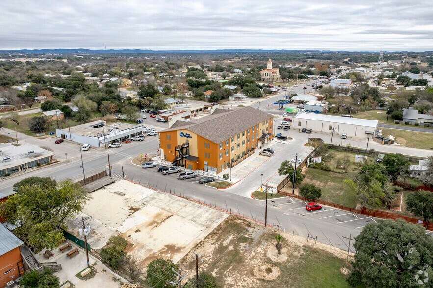 More Photos Of 711 Main St, Bandera Hotel For Sale