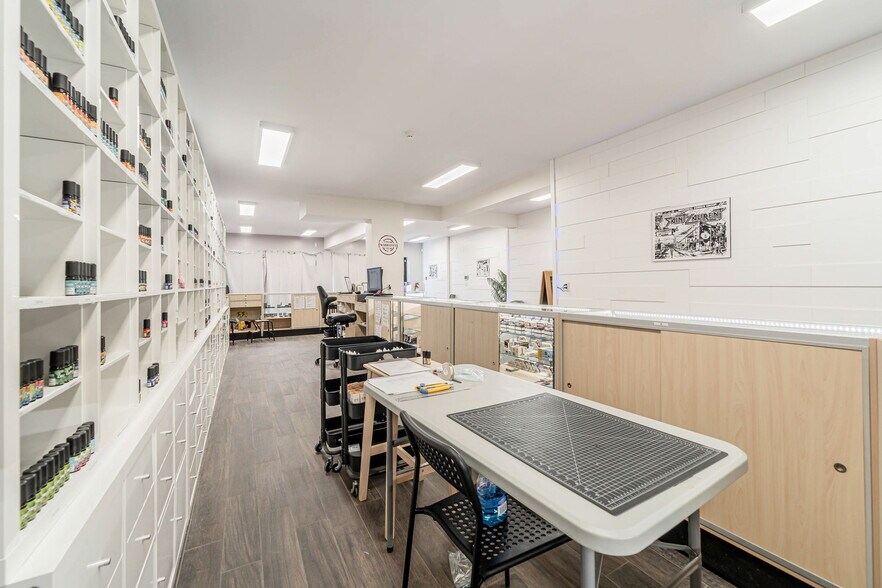 More Photos Of 6092-6120 Ch De La Côte-Des-Neiges, Montréal Storefront Retail Office For Lease