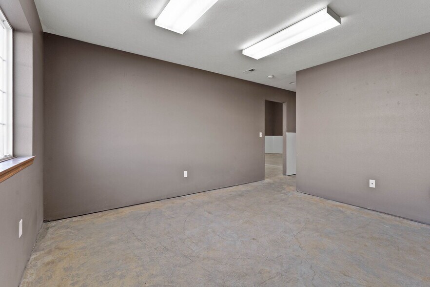 More Photos Of 13315 W 13th Ave, Airway Heights Light Manufacturing For Sale