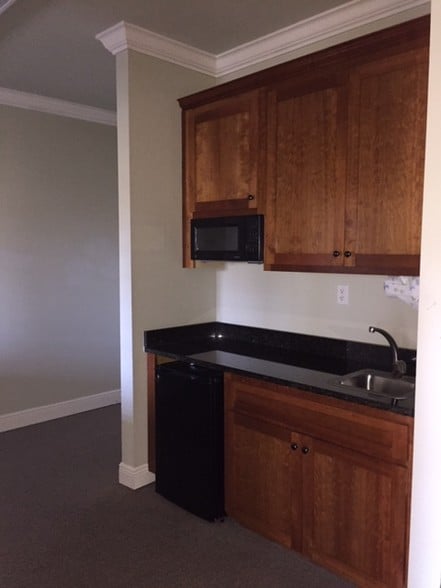 More Photos Of 2236 NE Capital Circle, Tallahassee Office For Lease