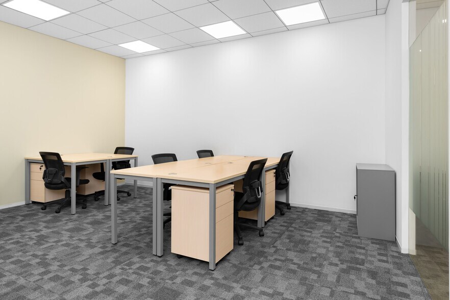 More Photos Of 117 E Lake Ave, Auburndale Coworking Space