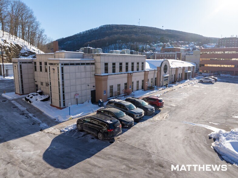Primary Photo Of 106S S Claude A Lord Blvd, Pottsville Medical For Sale
