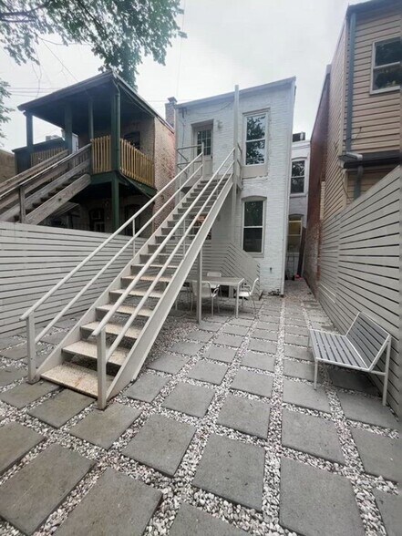 More Photos Of 709 D St SE, Washington Storefront For Lease