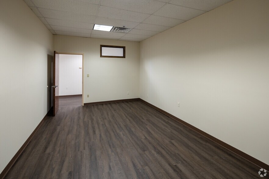 More Photos Of 202-206 Pegasus Ave, Northvale Warehouse For Lease