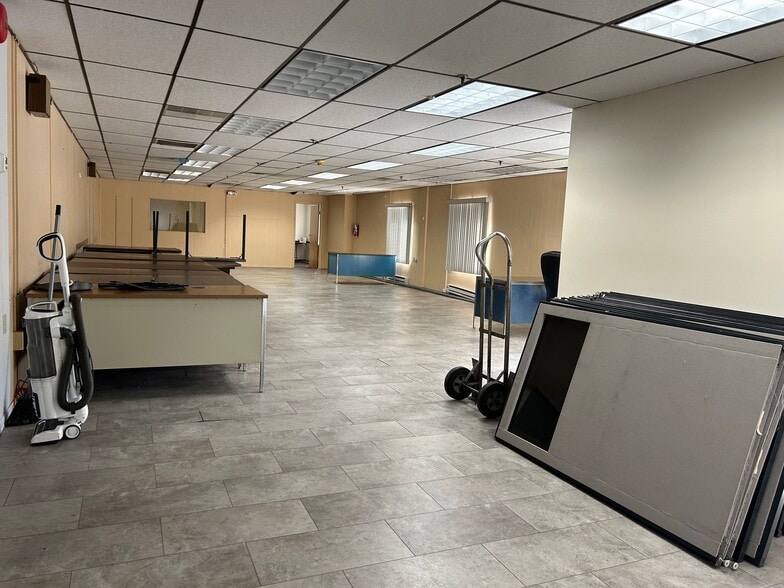 More Photos Of 2001 Market St, Ashland Manufacturing For Lease