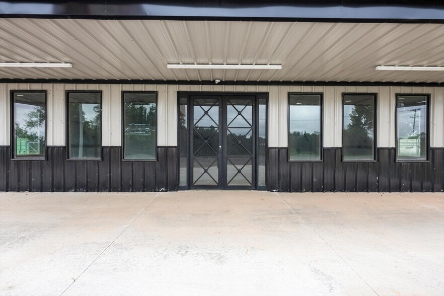 More Photos Of 7725 NE 23rd St, Oklahoma City Warehouse For Lease