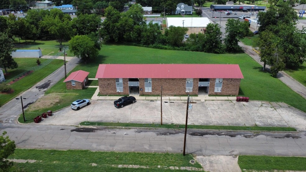 More Photos Of 800 W Washington St, Clarksville Apartments For Sale