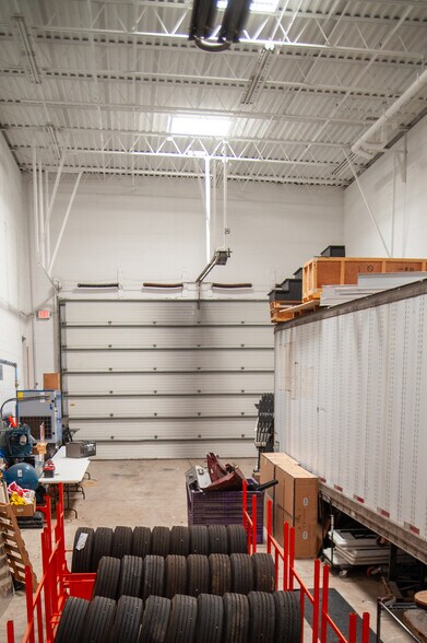 More Photos Of 14925 W 11 Mile Rd, Oak Park Research And Development For Lease