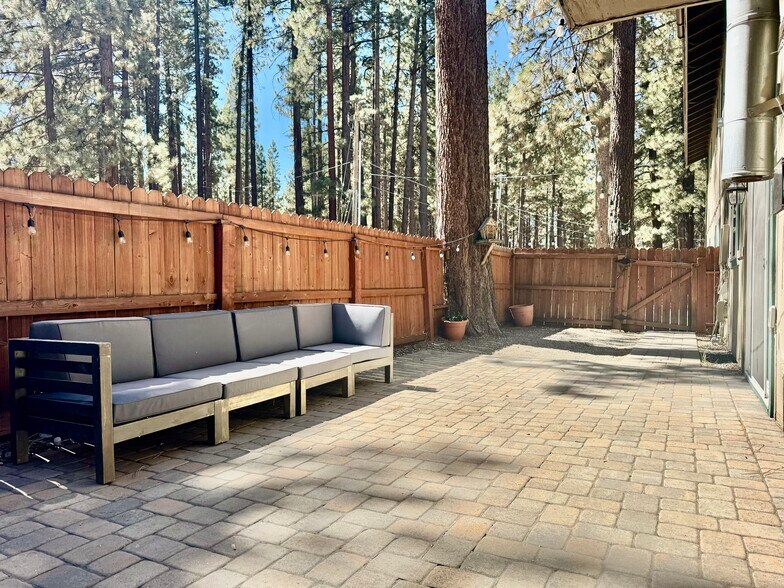 More Photos Of 1072 Ski Run Blvd, South Lake Tahoe Hotel For Sale