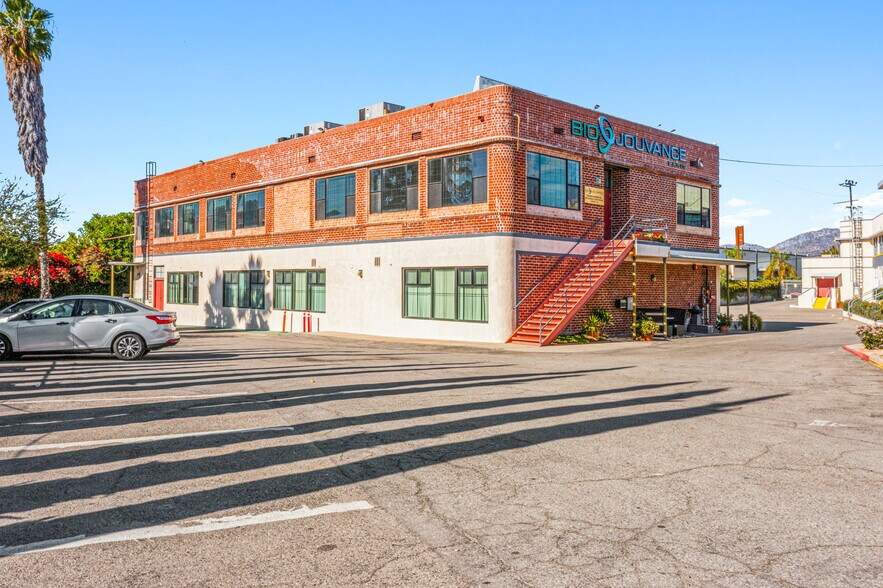 More Photos Of 5223-5245 W San Fernando Rd, Los Angeles Showroom For Lease