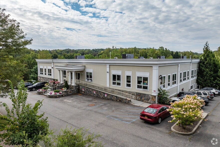 Primary Photo Of 7 Sutton Pl, Brewster Village Warehouse For Lease