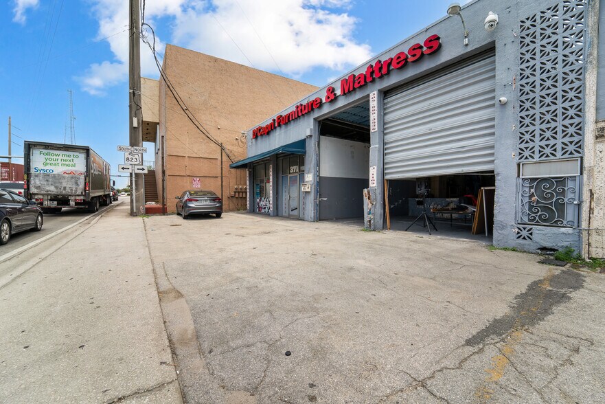 More Photos Of 355 W 21st St, Hialeah Warehouse For Sale