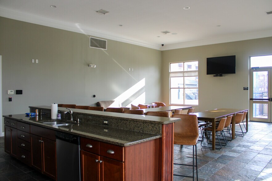 More Photos Of 575 W 1st Ave, Columbus Office For Sale