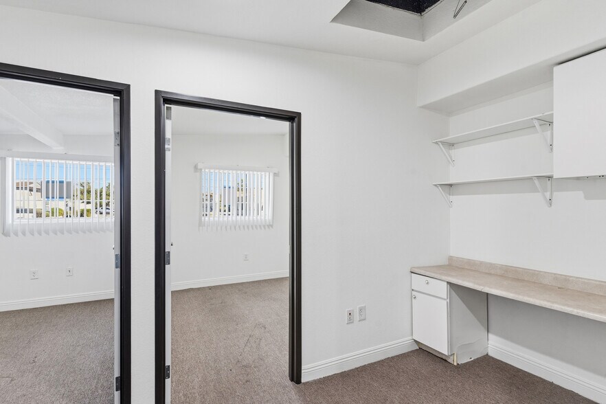 More Photos Of 713 N Eastern Ave, Las Vegas Office For Sale