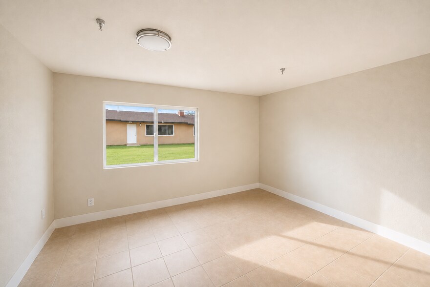More Photos Of 16012-16020 Juniper St, Hesperia Assisted Living For Lease