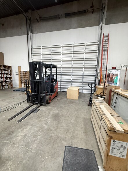 More Photos Of 9001-9003 151st Ave NE, Redmond Warehouse For Sale