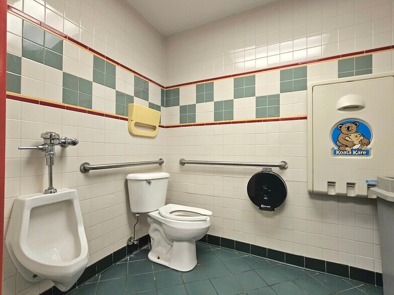 More Photos Of 855 W Cook St, Manteno Restaurant For Sale