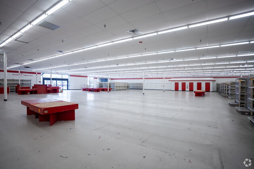 More Photos Of 4802-4930 Fairmont Pky, Pasadena Unknown For Sale