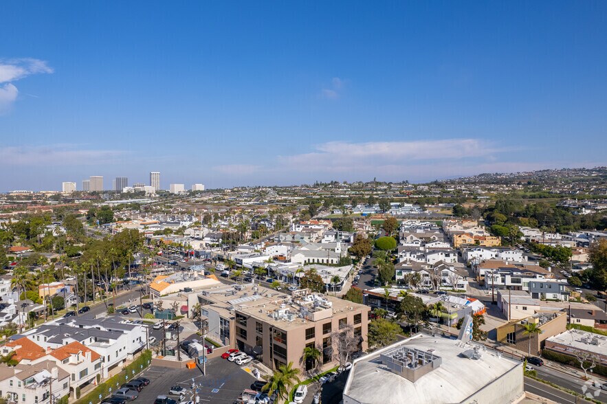 More Photos Of 2865-2867 E Coast Hwy, Corona del Mar Medical For Lease