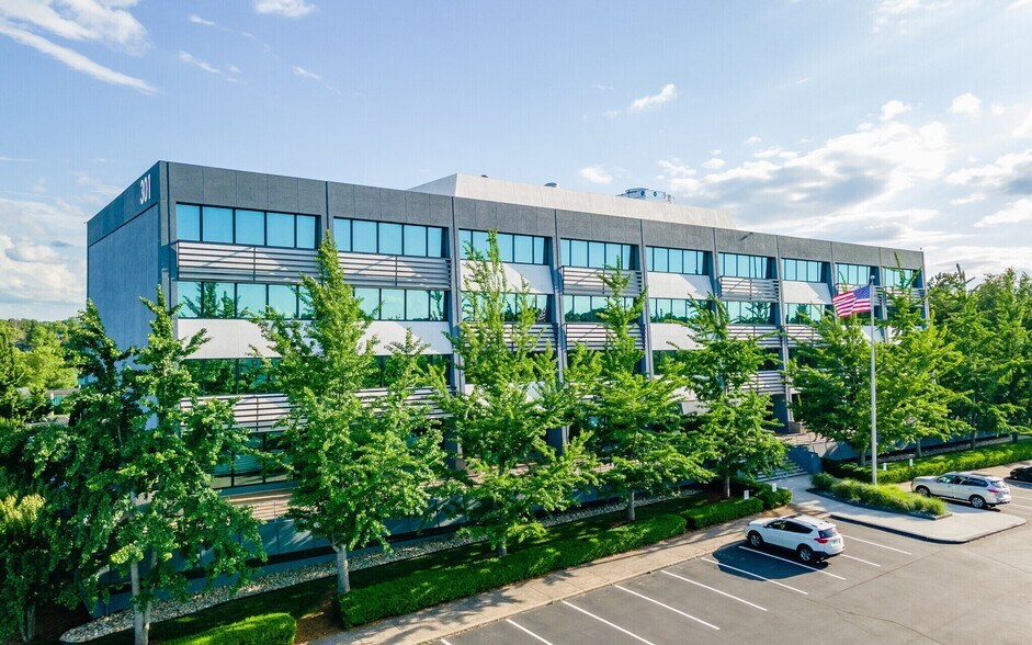 More Photos Of 301 Plus Park Blvd, Nashville Office For Lease