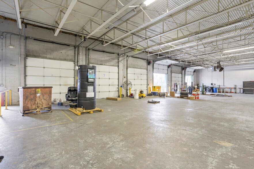 More Photos Of 3100 E Randol Mill Rd, Arlington Distribution For Sale